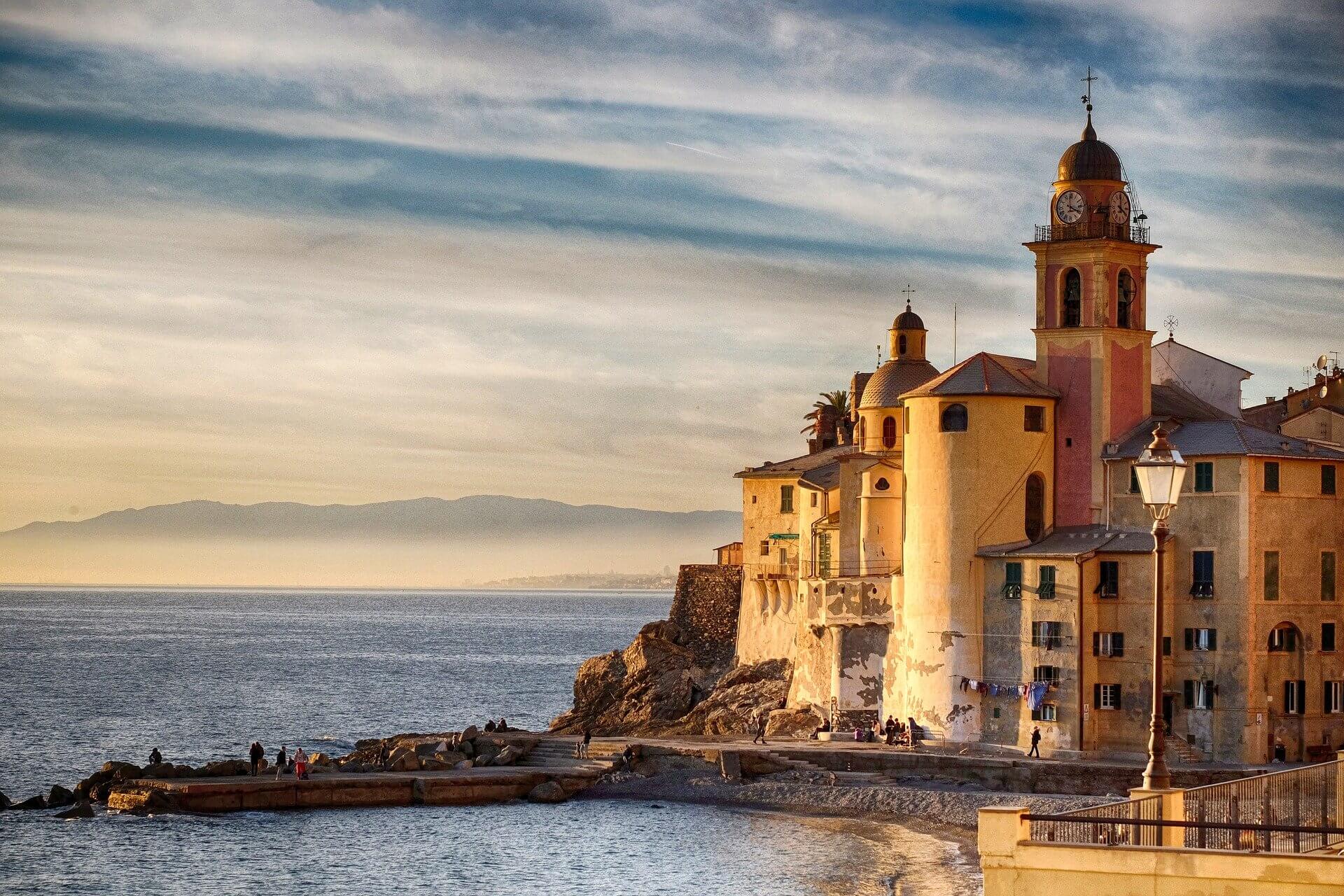 <h2>Adventure Awaits</h2><div class='slide-content'><p>From thrilling mountain treks to serene beach escapes, find the perfect adventure for your next getaway. Dive into new experiences and make memories that last a lifetime.</p></div><a href='#' class='btn' title='Read more'>Read more</a>
