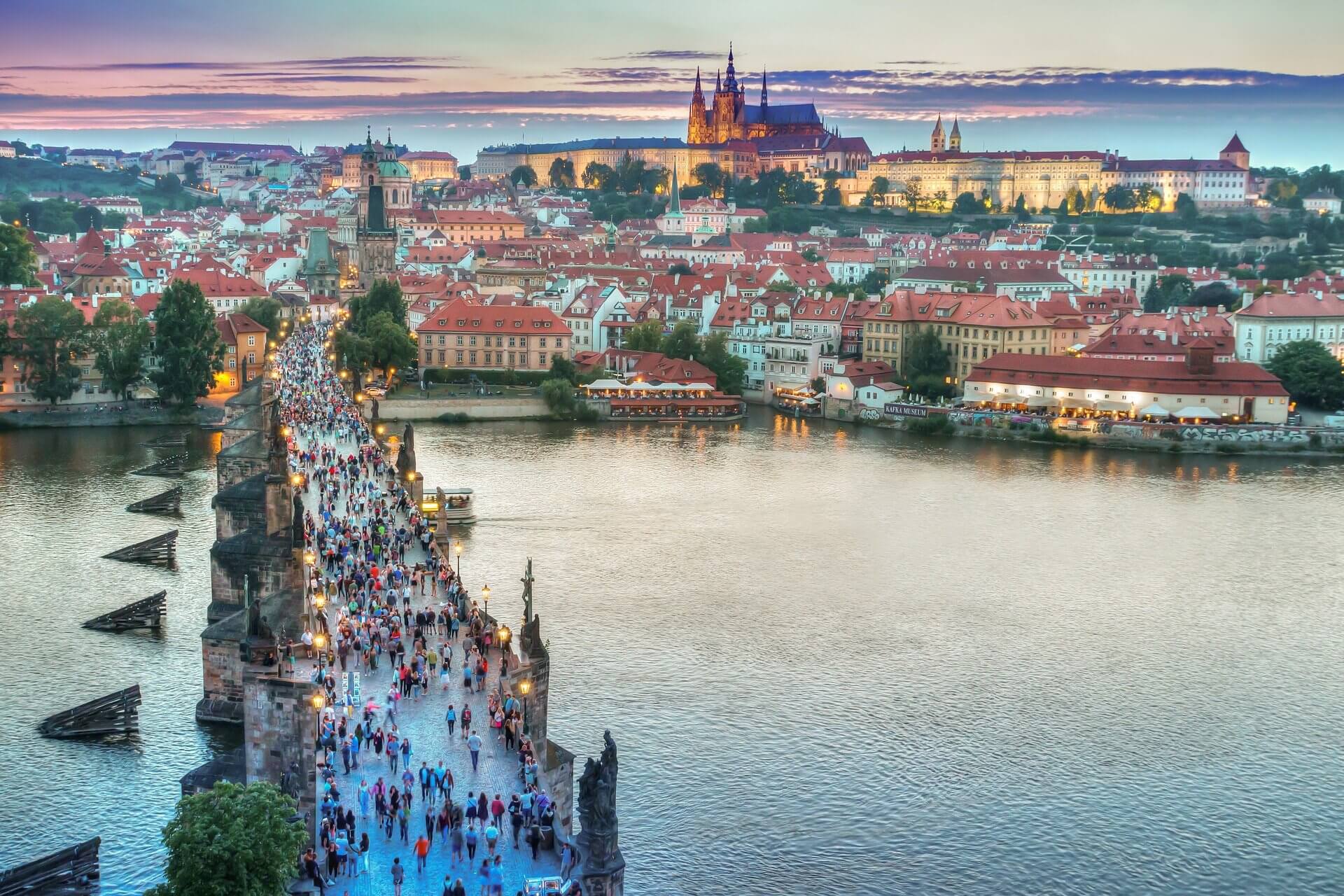 <h2>Your Guide to Luxury Travel</h2><div class='slide-content'><p>Indulge in the finest travel experiences with our curated selection of luxury destinations. From five-star resorts to exclusive experiences, enjoy the best the world has to offer.</p></div><a href='#' class='btn' title='Read more'>Read more</a>